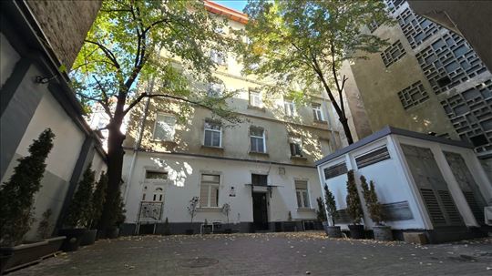 Centar, renoviran stan bez ulaganja, ID 26161