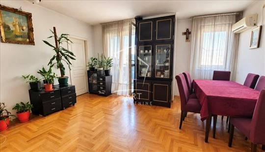 Funkcionalan četvorosoban porodični stan u srcu gr