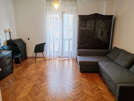 Hram Svetog save 2-soban stan uključeni svi trošk.