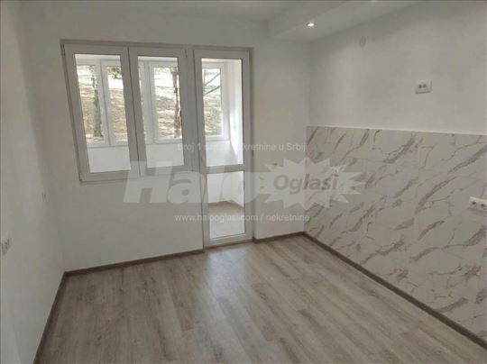 Uknjižen,renoviran,45 m2,na odličnoj lokaciji,