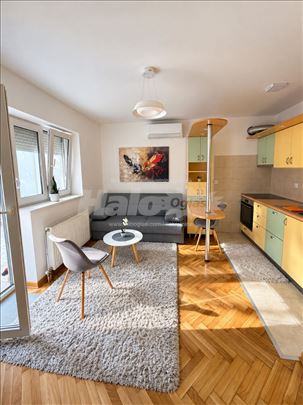 Zvezdara 32m2- Odvojena spavaća + terasa 20 m2