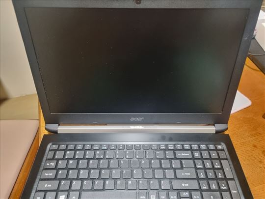 Acer Aspire 5 i7 / 8GB / 256GB SSD / 940MX odličan