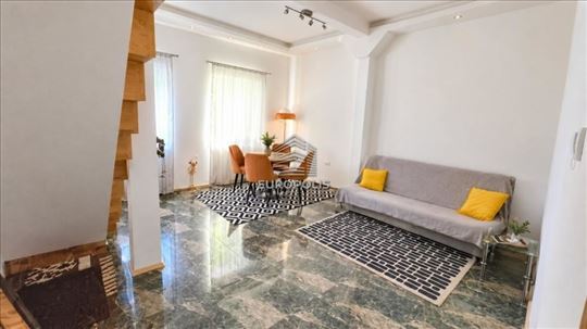 Duplex u Zemunu, renoviran stan od 89 m² sa teraso