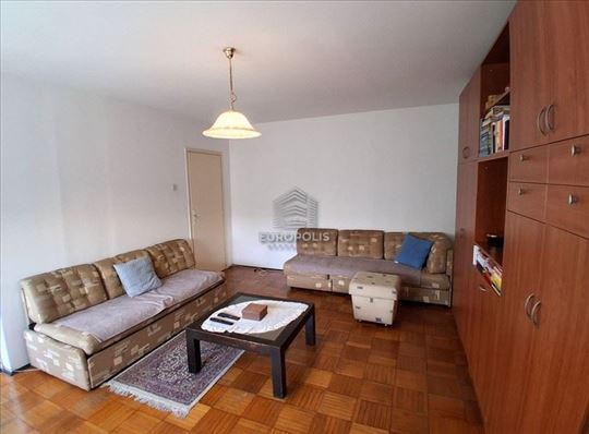 Dvosoban stan na Konjarniku, Glasinačka ulica 71m²