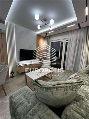 Lux, 1.5, namešten, uknjižen, Bogoslovija