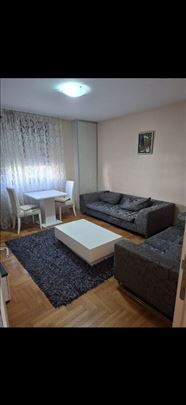Novogradnja, slobodan od 10.11. Odlicna lokacija