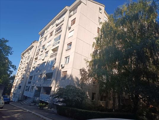Odlična lokacija , stan za renoviranje