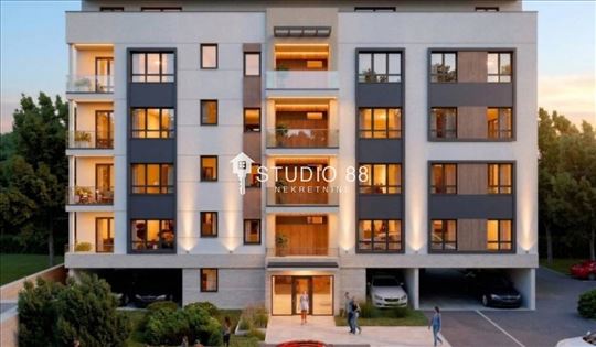 Zrenjanin, Širi Centar, Stan, 3.5, 72m2