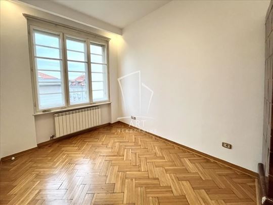 Poslovni prostor, mereno 90m2, 4 kancelarije ID#16
