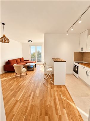 Lux 1.5,moderno namešten, Zemun 