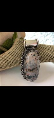Privezak Riolit