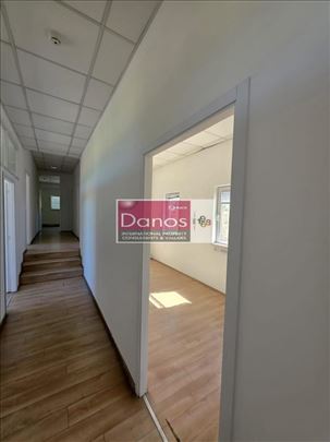 Poslovni prostor za izdavanje – 230 m², osam kance