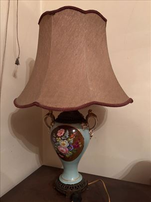 Ćup lampa sa cvetnim dezenom 