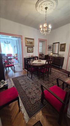 Hram,Mačvanska,prelep salonac,ambijent kuće.