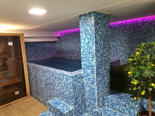 Premium ponuda!Bazen,sauna,parking mesto,opremljen