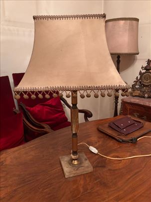 lampa sa mermernim postoljem 