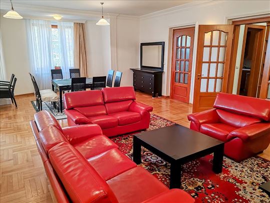 Senjak 160 m2, 4-soban lux stan, namešten garaža