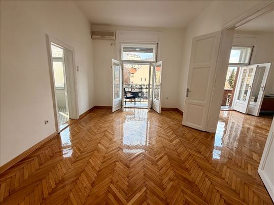 Terazije - salonac 90 m²,2 terase i parking