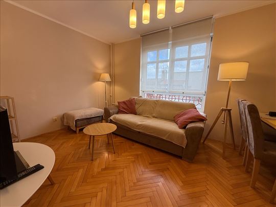 Lep Jednoiposoban Stan 45m2 , Centar Brzo Useljiv