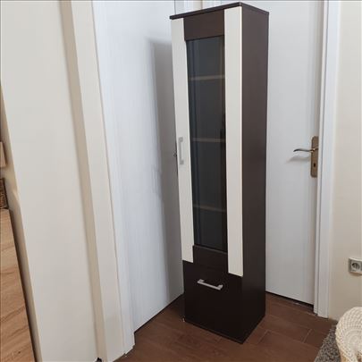 Staklena vitrina forma ideale 