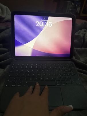 Apple iPad A16 128GB + Tastatura | Odlično stanje