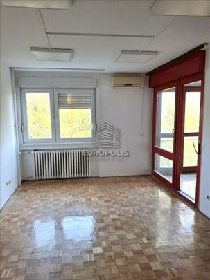 Dvoiposoban stan na Banjici – Crnotravska