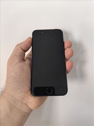 Iphone 8 64gb crni