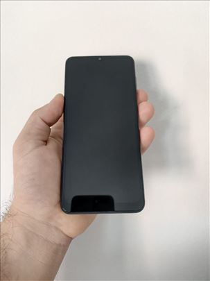 Samsung A12 128gb crni