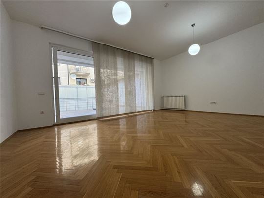 Stojana Protića | Luksuzan stan | 111 m² + dvorišt