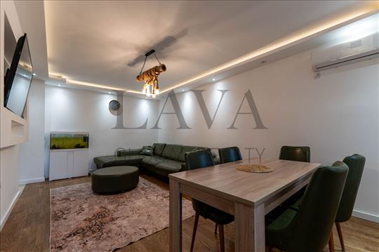 Trosoban stan 88 m², renoviran - Bežanijska kosa