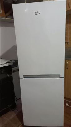 Frižider zamrzivač BEKO oštećen,u funkciji