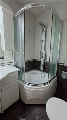 Tuš kabina sa polukružnom kadicom 90