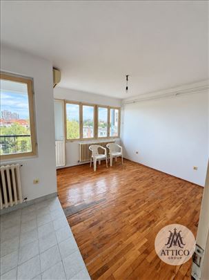 Hitna prodaja garsonjere – Banatić, 22 m² + terasa