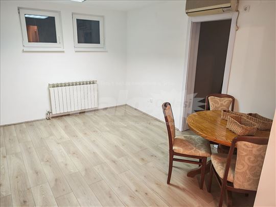 Izdaje se posl. prostor 49 m²,Vozdovac, svi trosk.