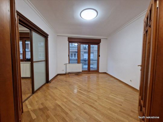 Slavija 130, višenamenski sa dva ulaza, garaža