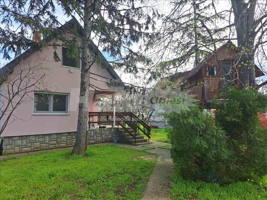Uknjižena vikendica u Čortanovcima plac 13,7 ari, 