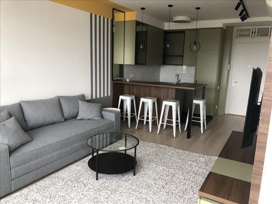 A blok, luksuzno sređen stan, garaža, ID 15122