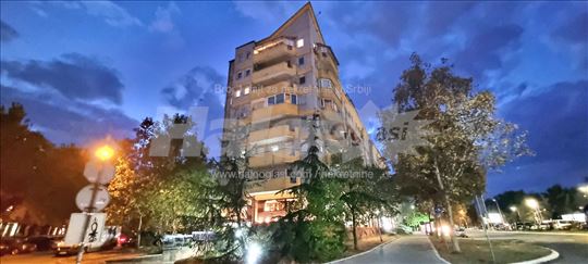 Exkluzivno- trosoban- blok 22- Novi Beograd