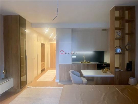 New Studio with River Views and Garage Parking