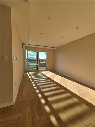 Centar Nov 3.0 lux 63m2 IV sprat, lift