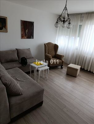 Uknjižen stan kod Vukovog spomenika ID#4353
