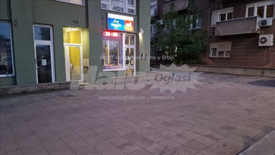 Ulicni lokal-Vojvode Stepe 146 sa parkingom