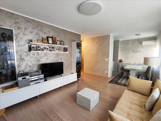 Izdaje se - nov, Vračar, 75m2, 1.sp(sa trošk)