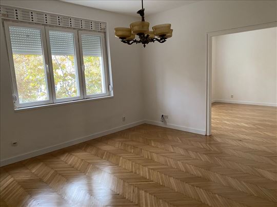 Kopitareva Gradina– Renoviran Salonski Stan, 74m²