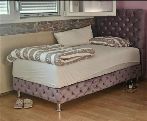 Hitna prodaja elegantnog kreveta sa dusekom