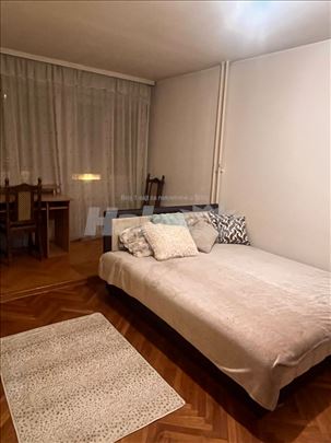 Izdajem sobu ženskoj osobi