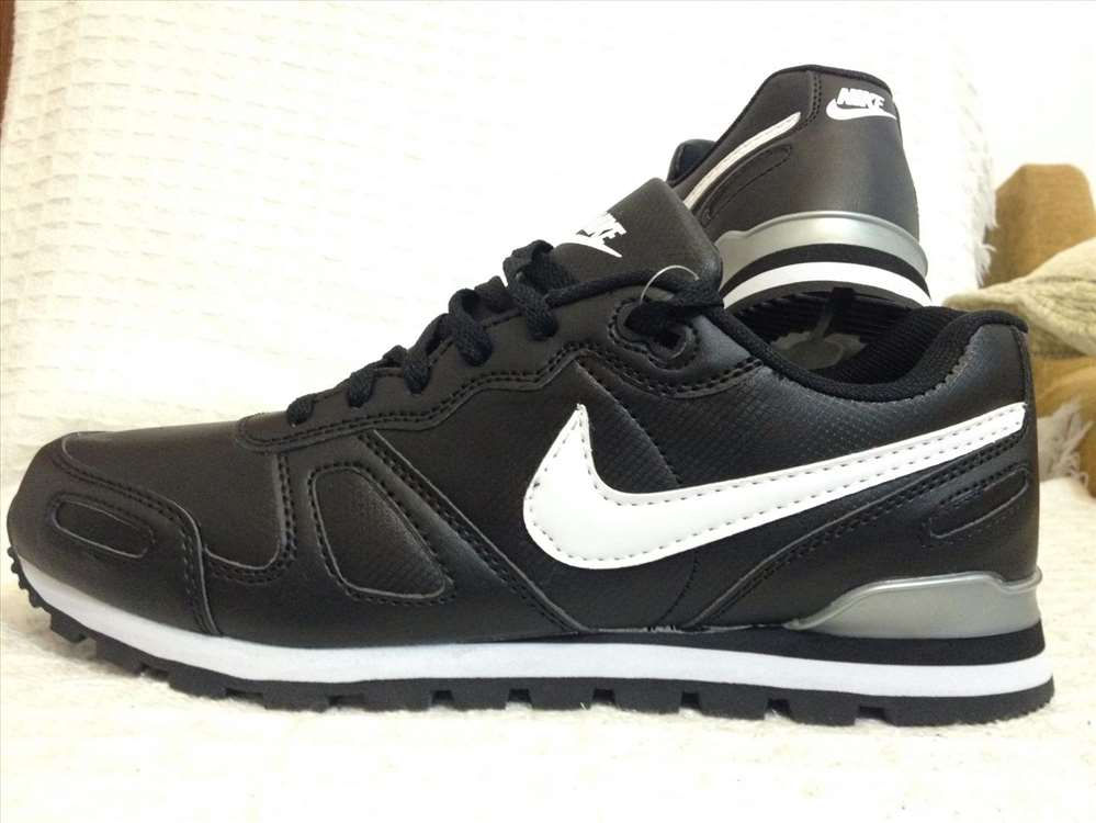 buzz nike muske patike
