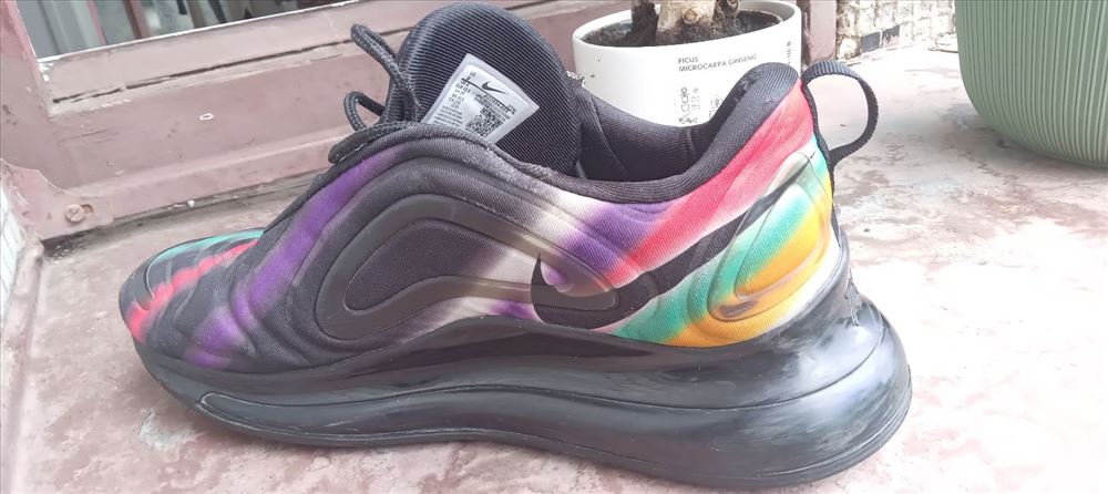 Nike Air Max 720 Broj 42.5 | Halo Oglasi
