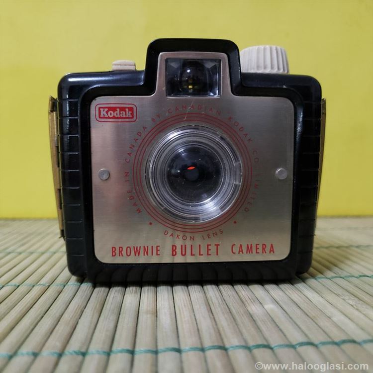 KODAK Brownie bullet camera iz 1957. god Halo Oglasi