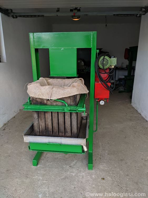 Presa za ceđenje voća Voran | Halo Oglasi